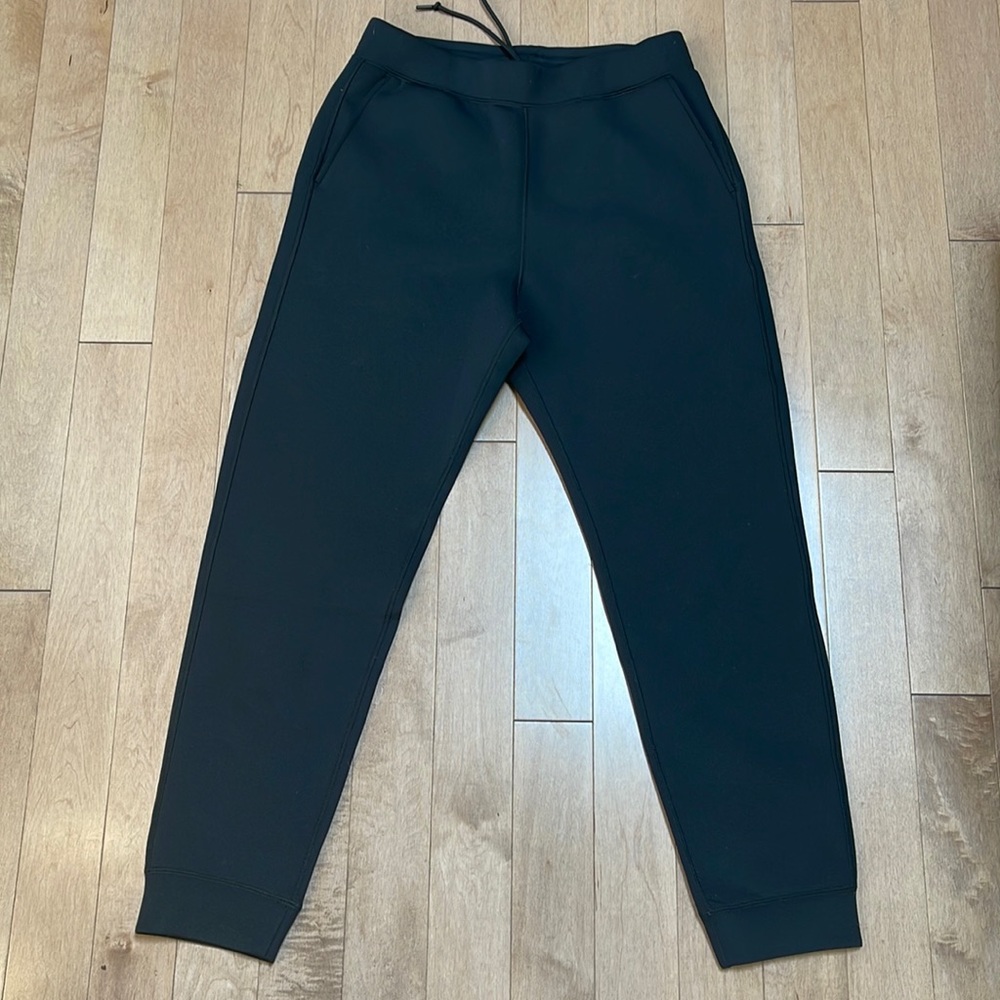 Uniqlo men’s black sport pantsSz L